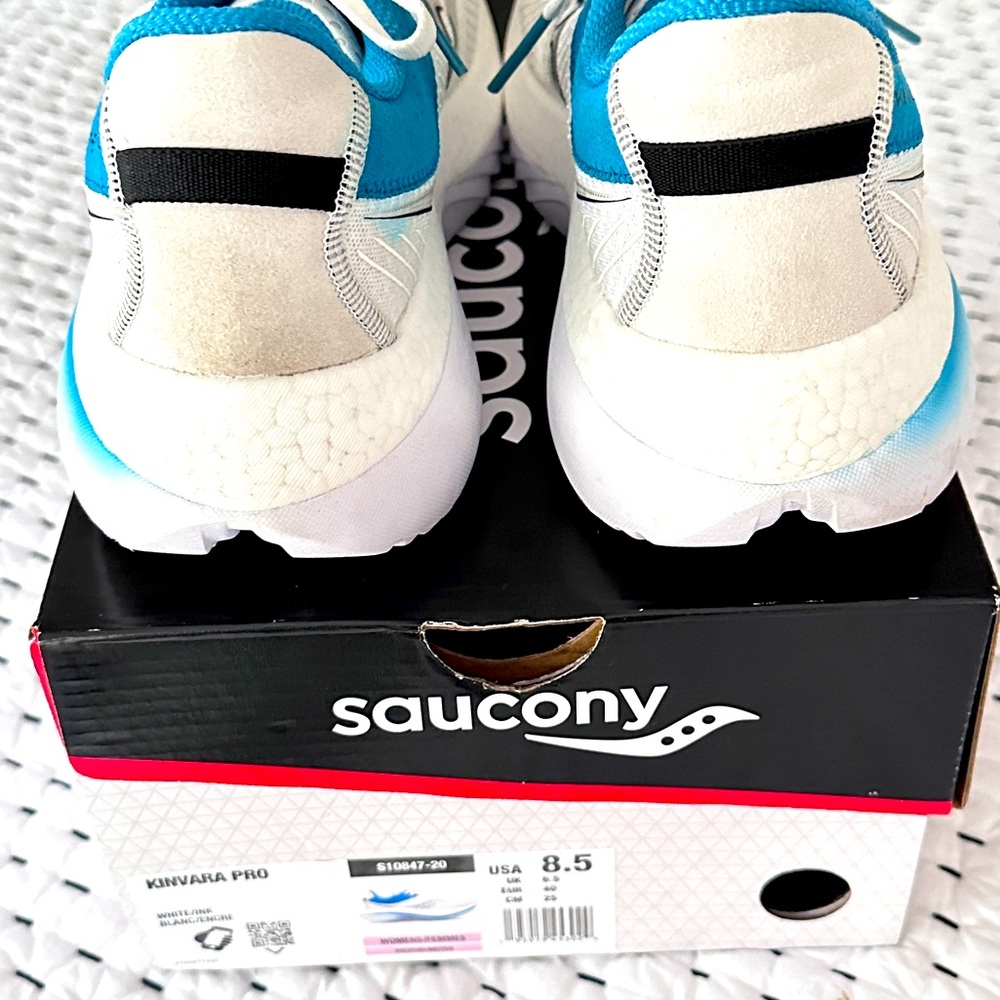 Saucony Kinvara Pro size 8.5 white/Ink